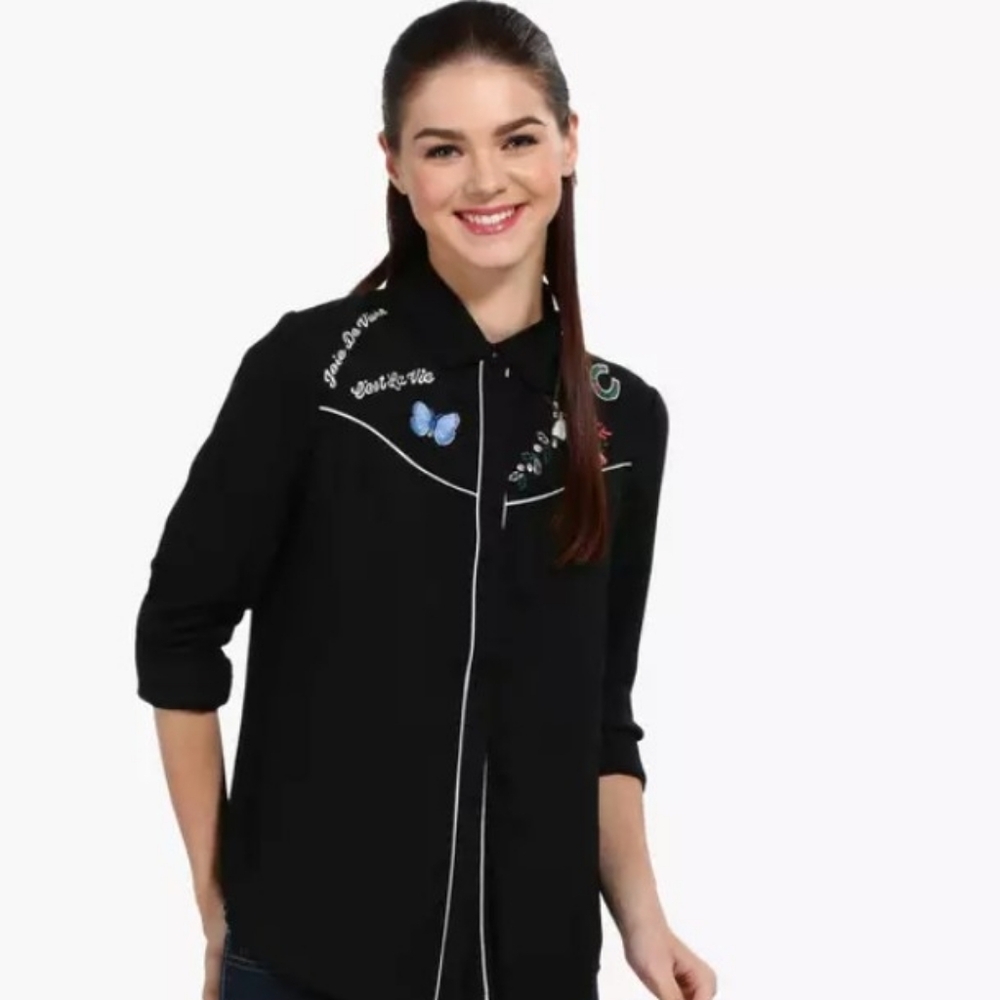 Embroidered Black Button-Up Western Style Blouse. M